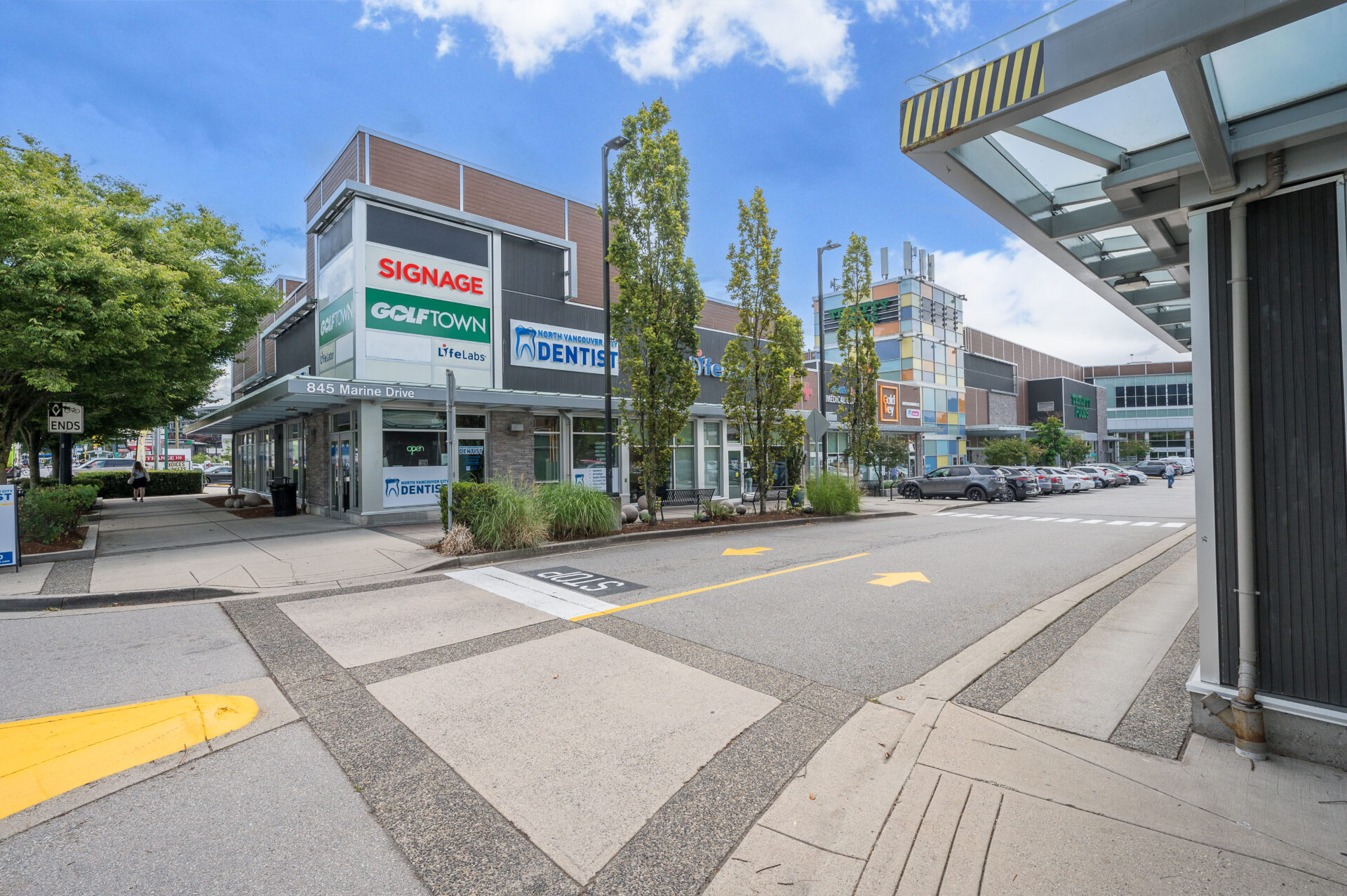 845 Marine Drive - Multi-Tenant Panel Sign